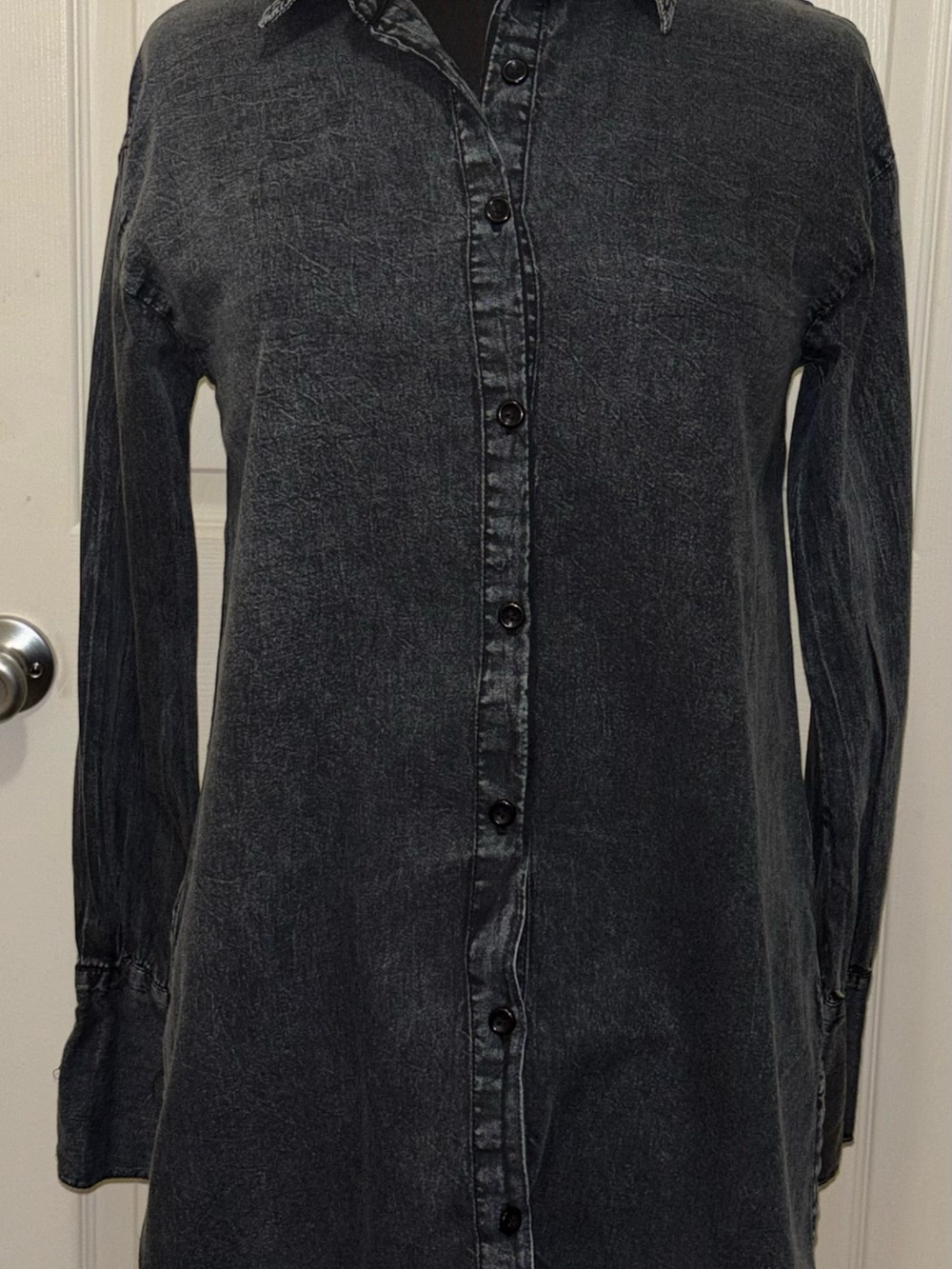 Thrill Jeans Women’s Medium M Black Acid Wash Distressed Denim Shirt